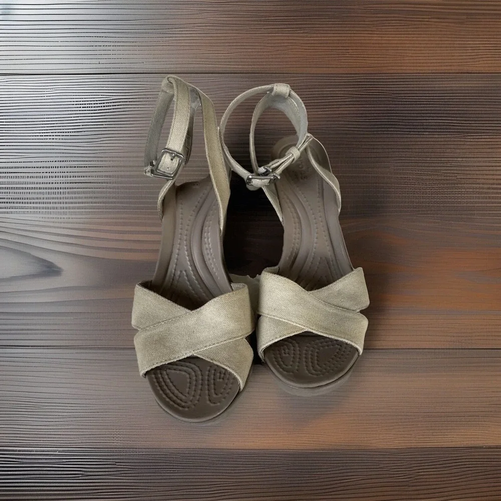 Crocs Leigh II Crossstrap Wedge Sandal Women's Size 9 Oatmeal/Mushroom